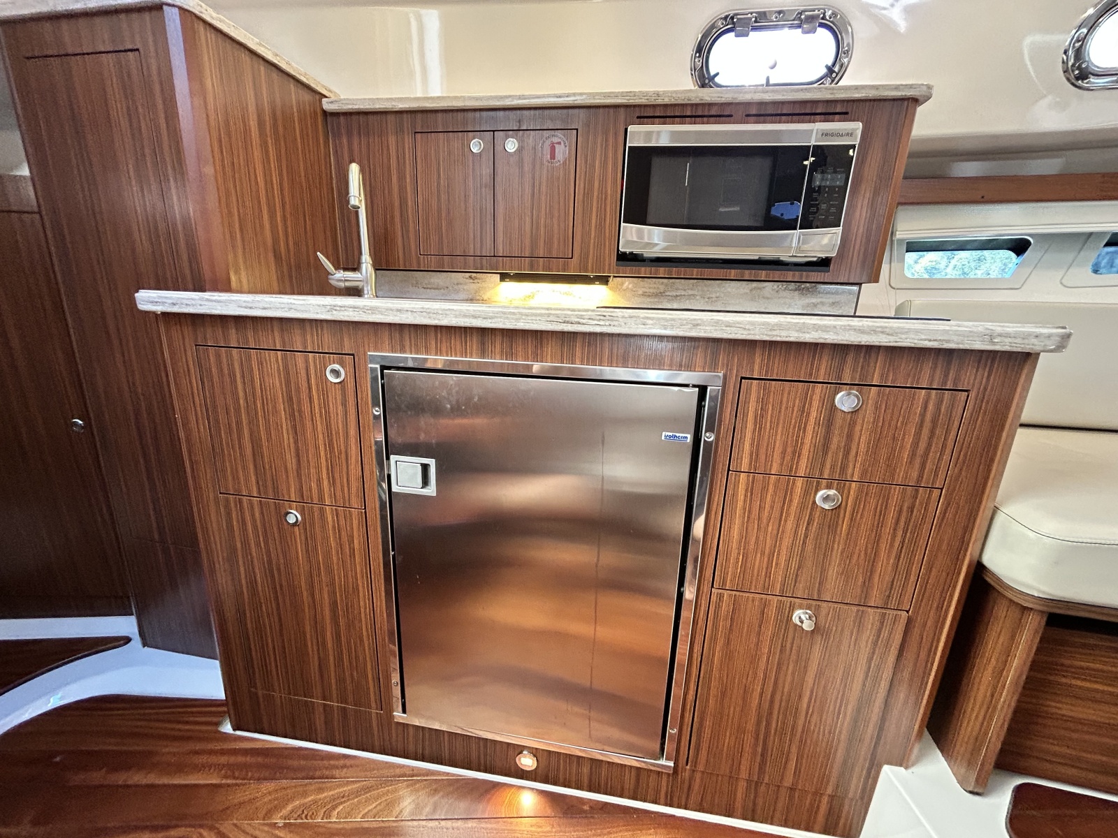 2018 Pursuit OS 355 Offshore