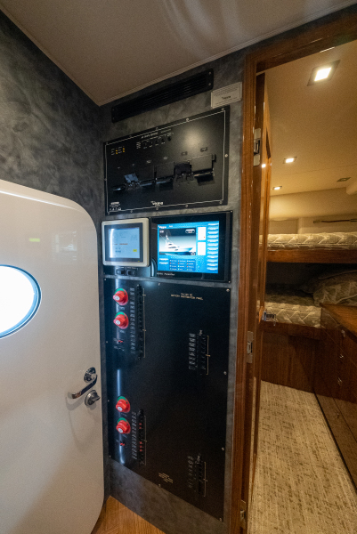 92' 2020 Viking 92 Skybridge