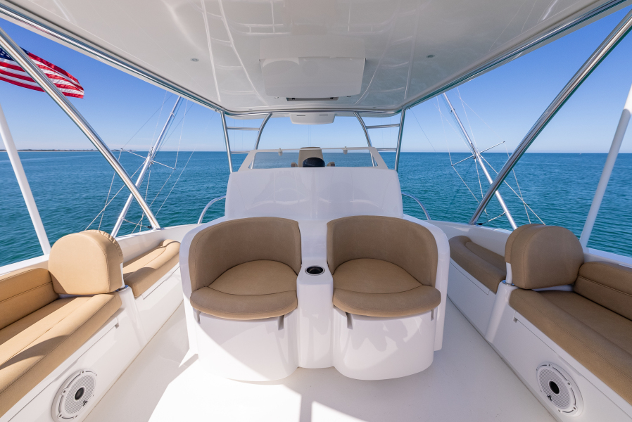 92' 2020 Viking 92 Skybridge