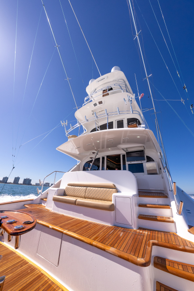 92' 2020 Viking 92 Skybridge
