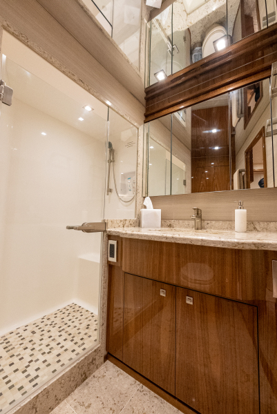 92' 2020 Viking 92 Skybridge