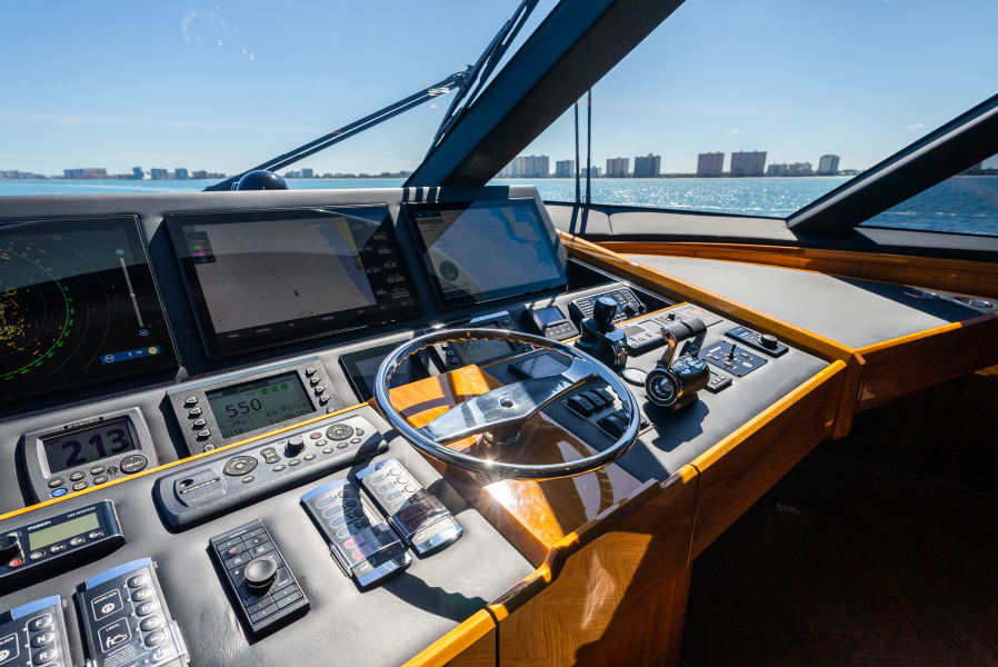 92' 2020 Viking 92 Skybridge