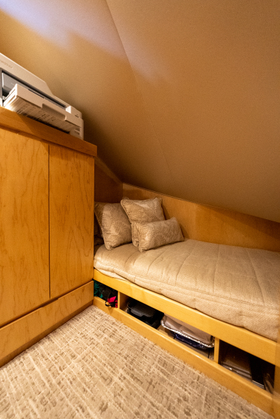 92' 2020 Viking 92 Skybridge