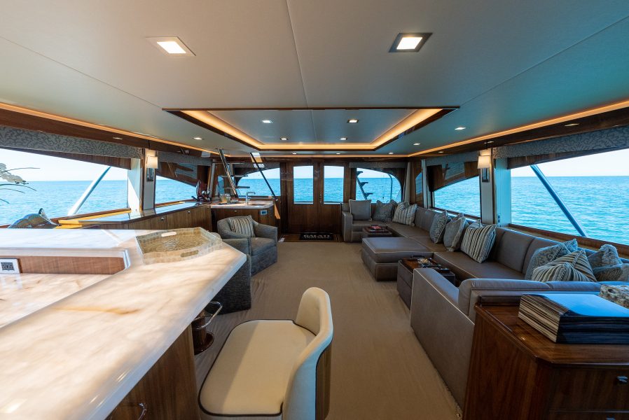 92' 2020 Viking 92 Skybridge