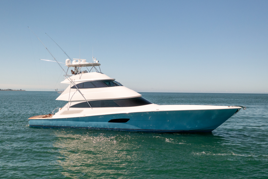 92' 2020 Viking 92 Skybridge
