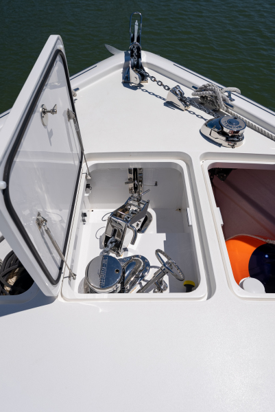 92' 2020 Viking 92 Skybridge