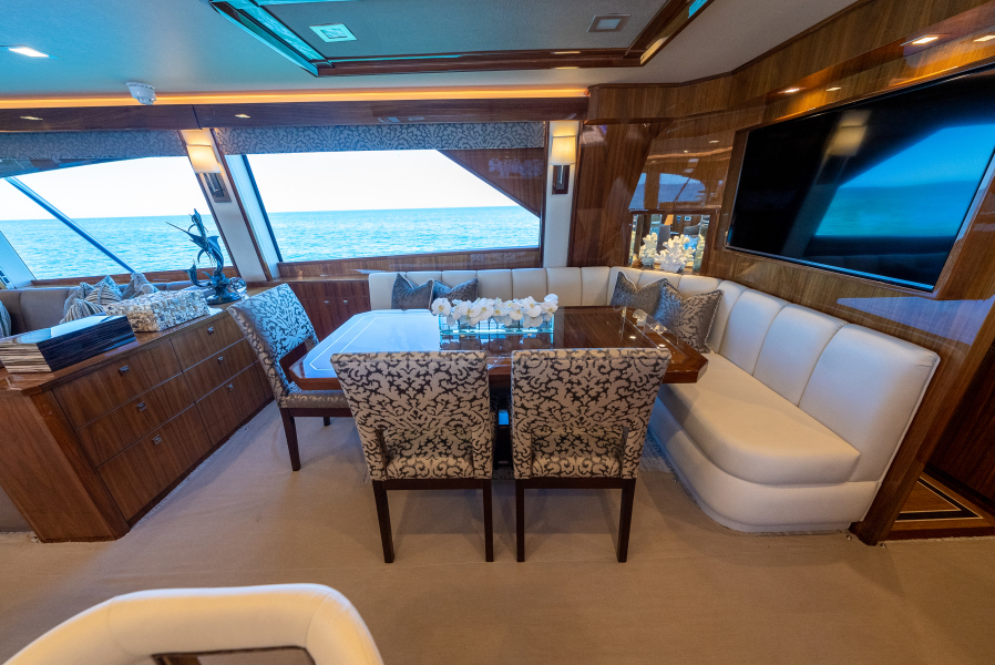92' 2020 Viking 92 Skybridge