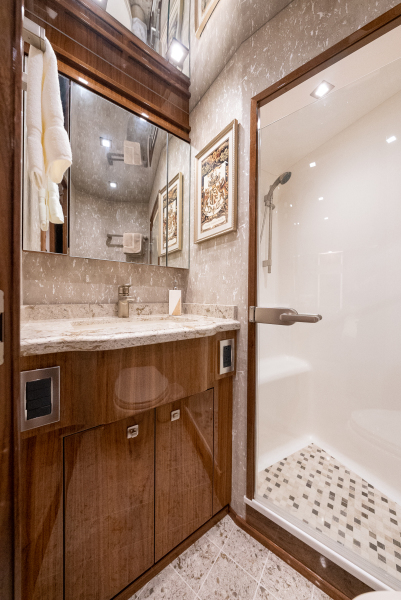 92' 2020 Viking 92 Skybridge