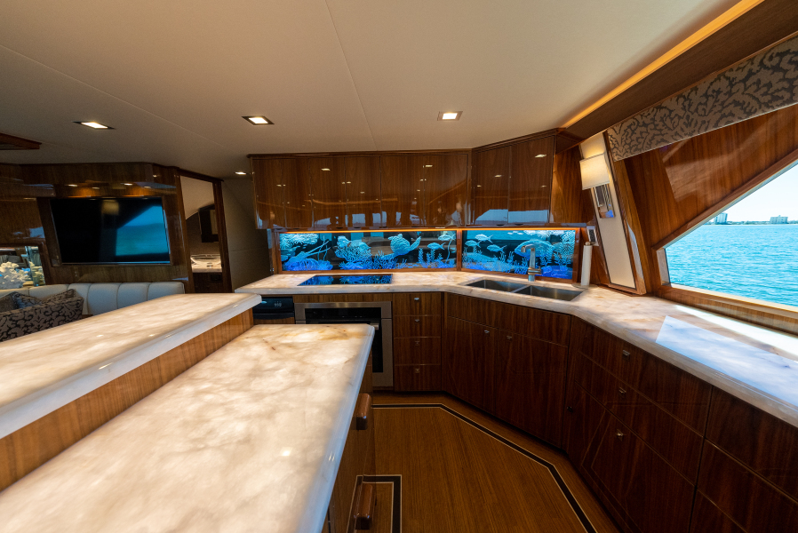 92' 2020 Viking 92 Skybridge