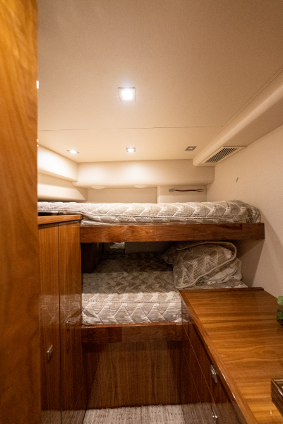 92' 2020 Viking 92 Skybridge