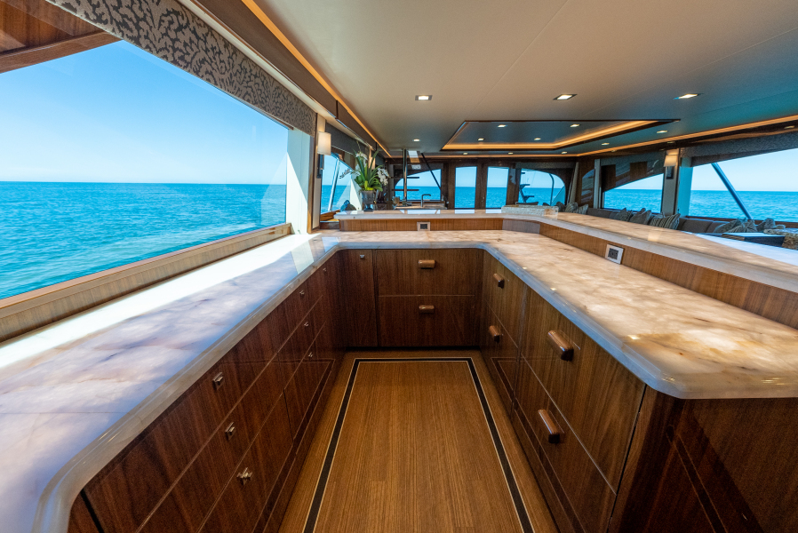 92' 2020 Viking 92 Skybridge