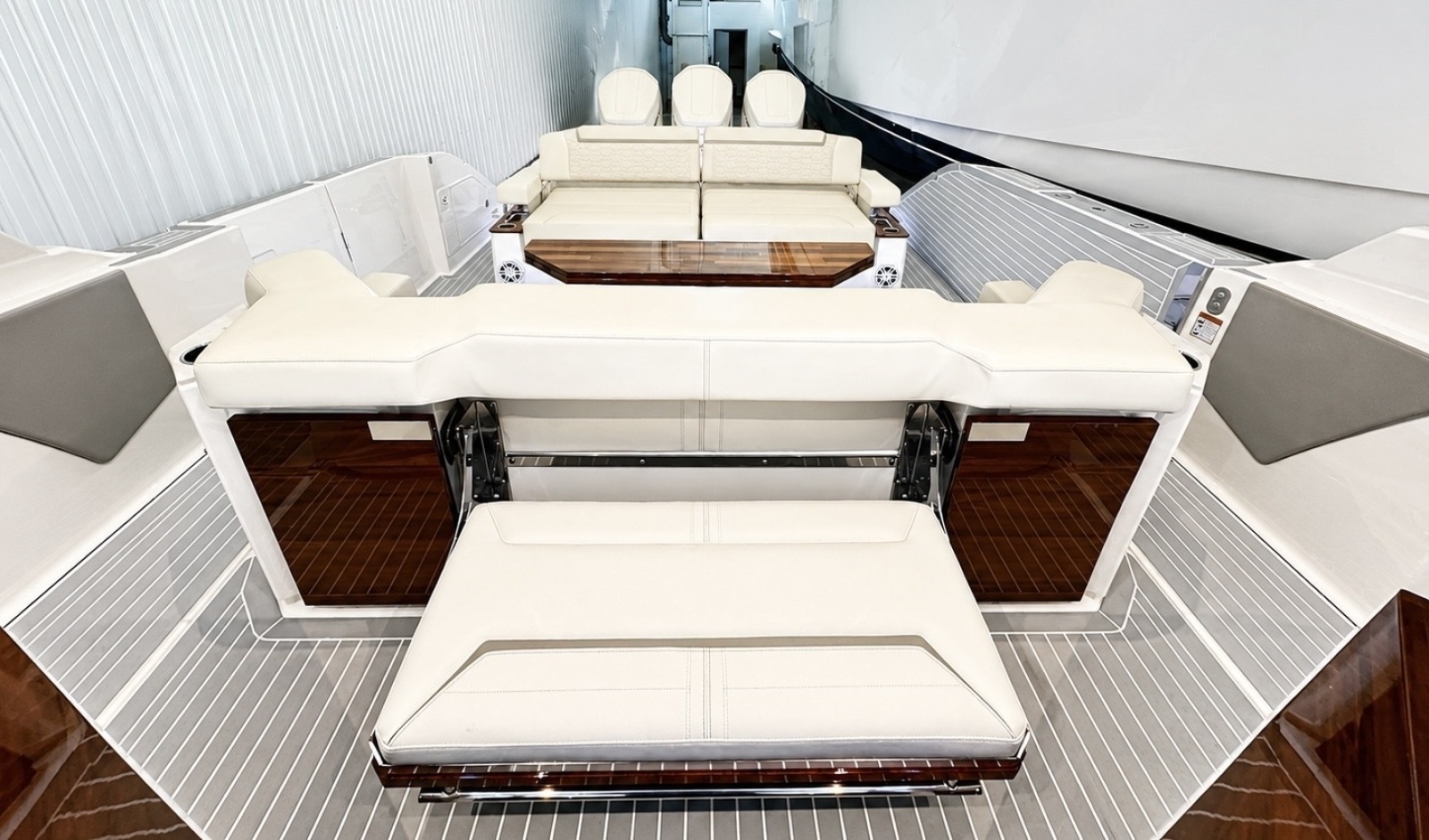2023 Tiara Yachts 48 LS
