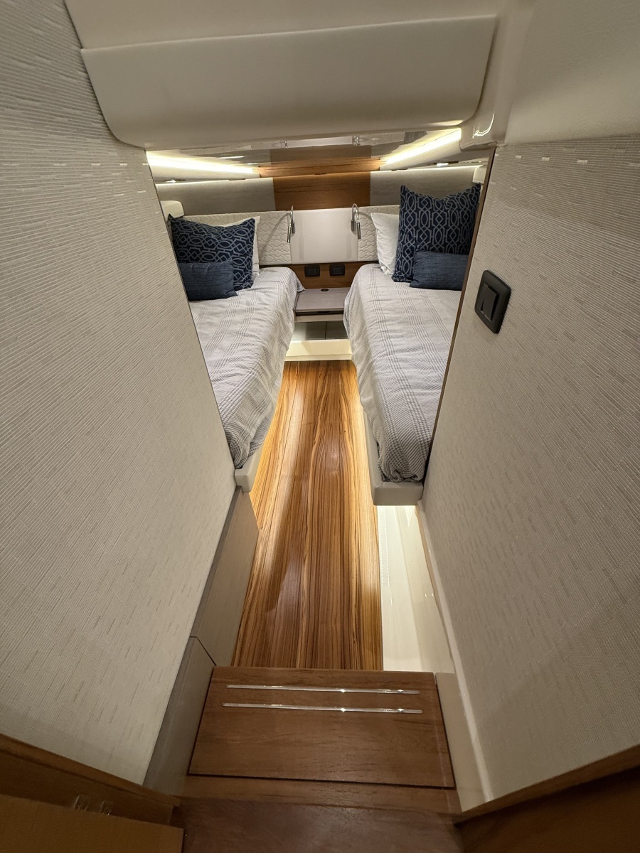 2023 Tiara Yachts 48 LS