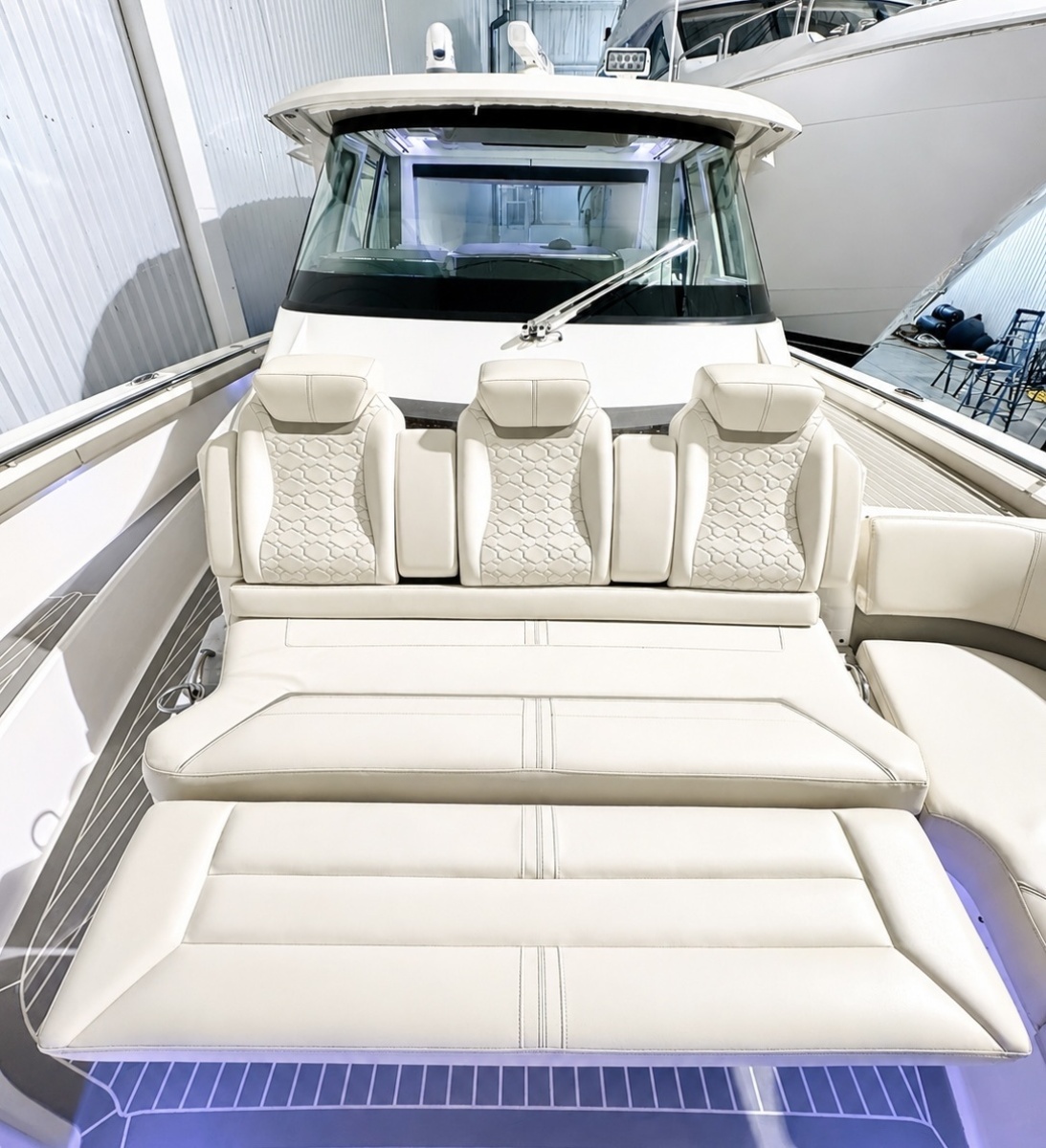 2023 Tiara Yachts 48 LS