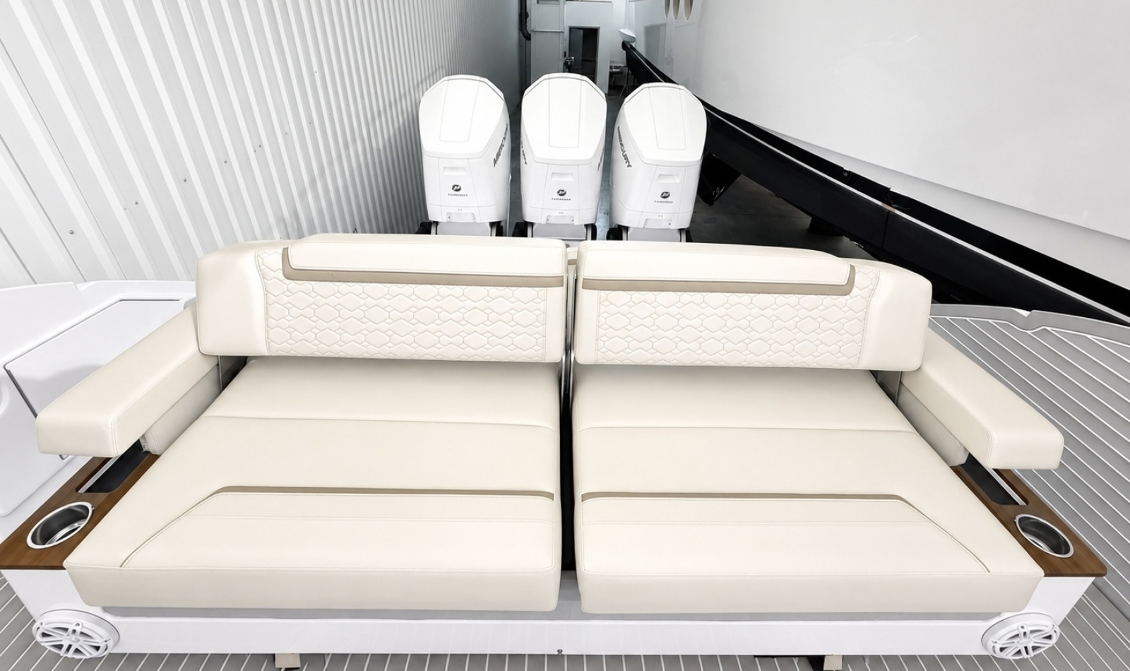 2023 Tiara Yachts 48 LS