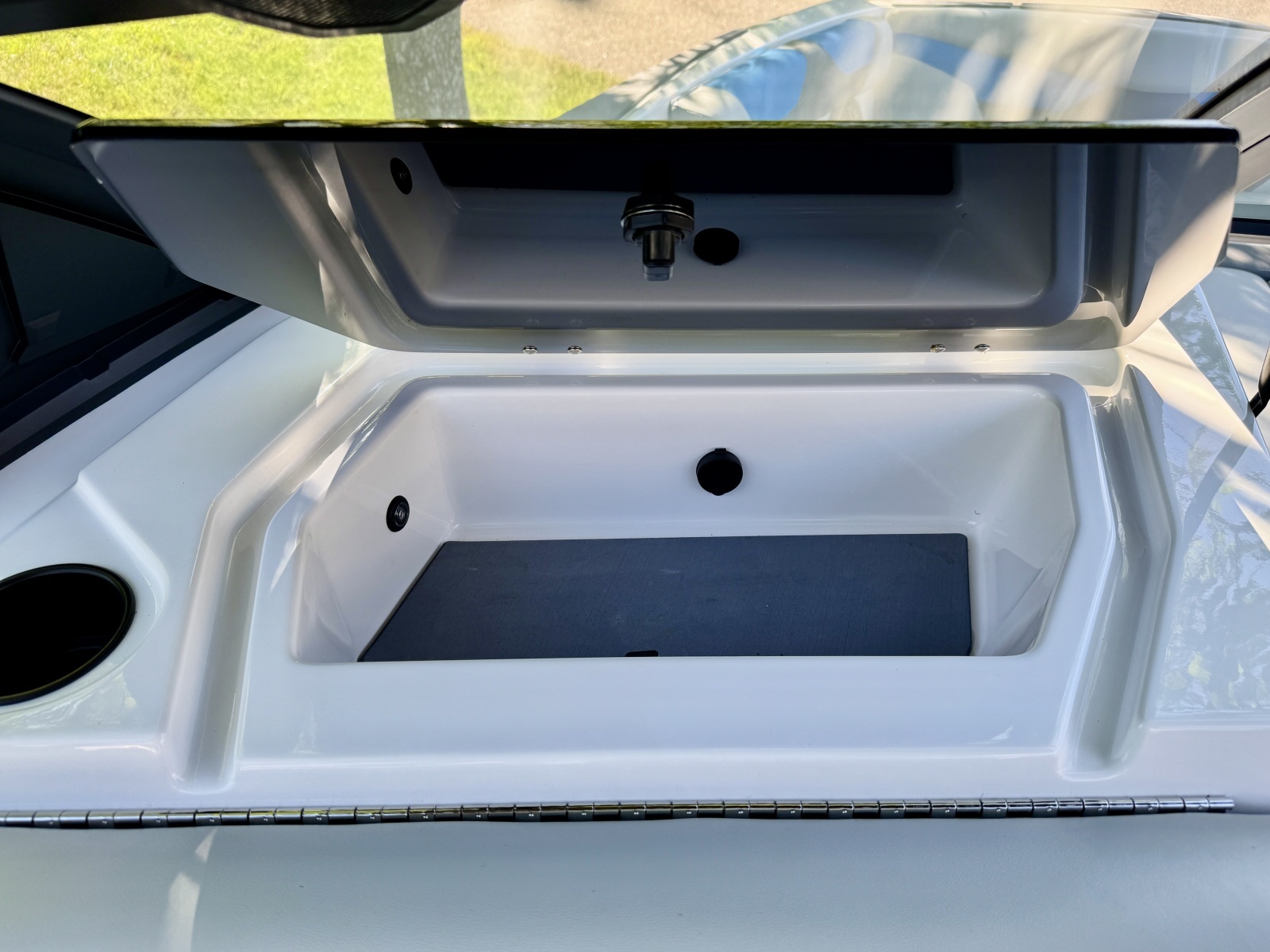 24ft Axis Yacht For Sale