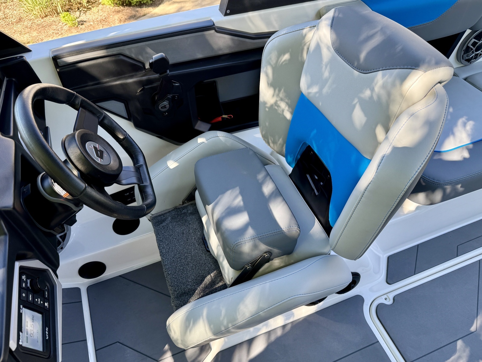 24ft Axis Yacht For Sale