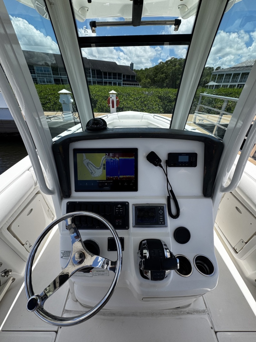 2011 Boston Whaler Outrage