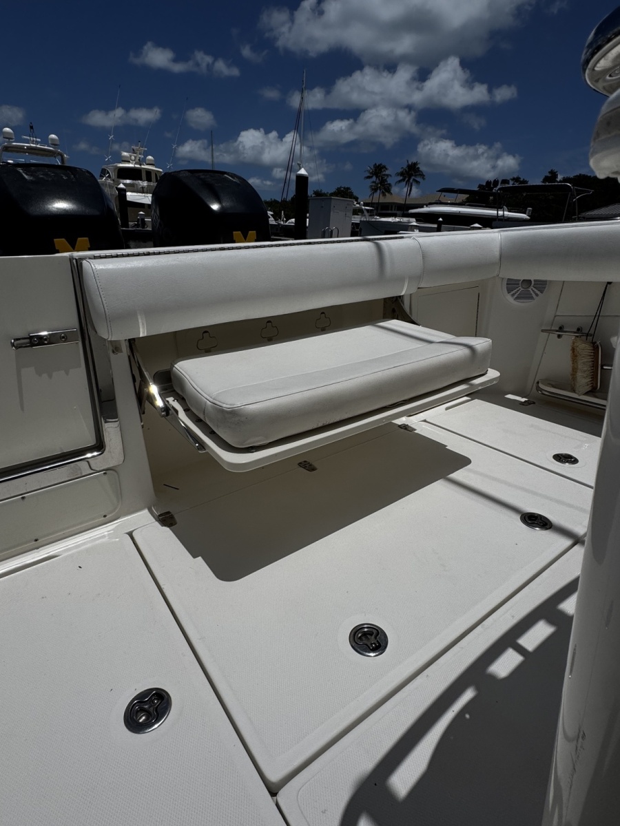2011 Boston Whaler Outrage