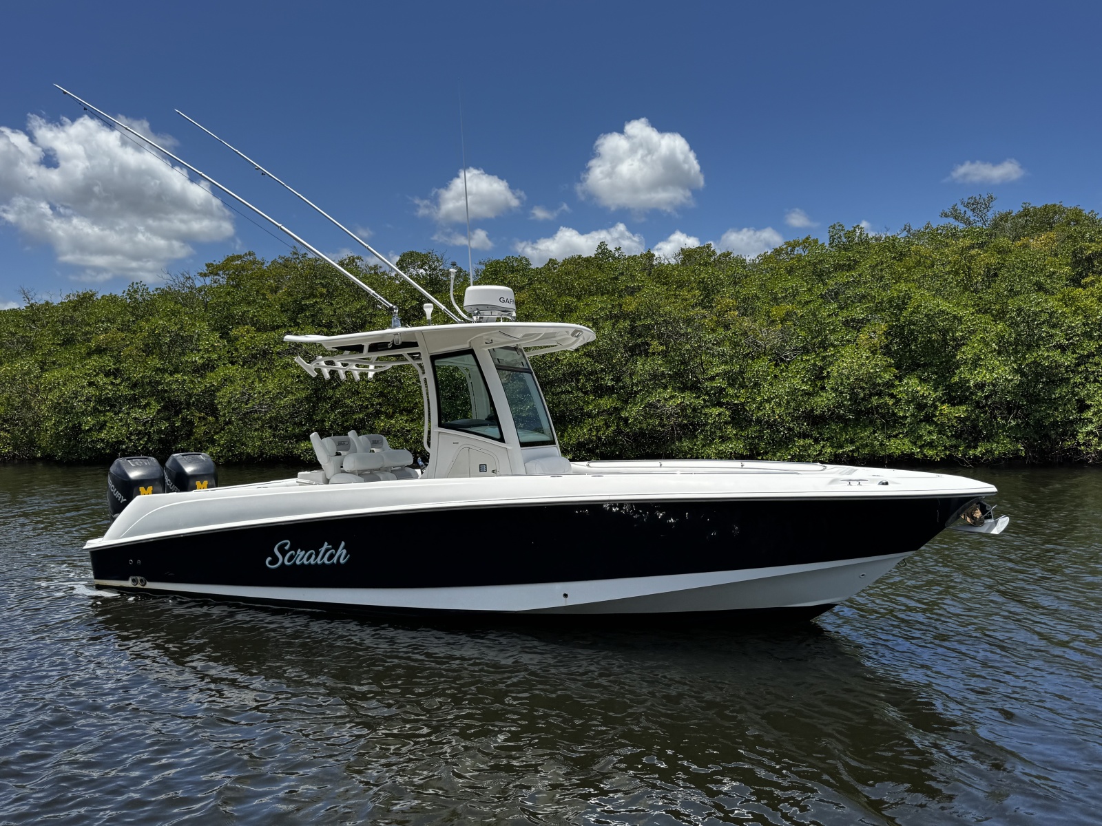 2011 Boston Whaler Outrage