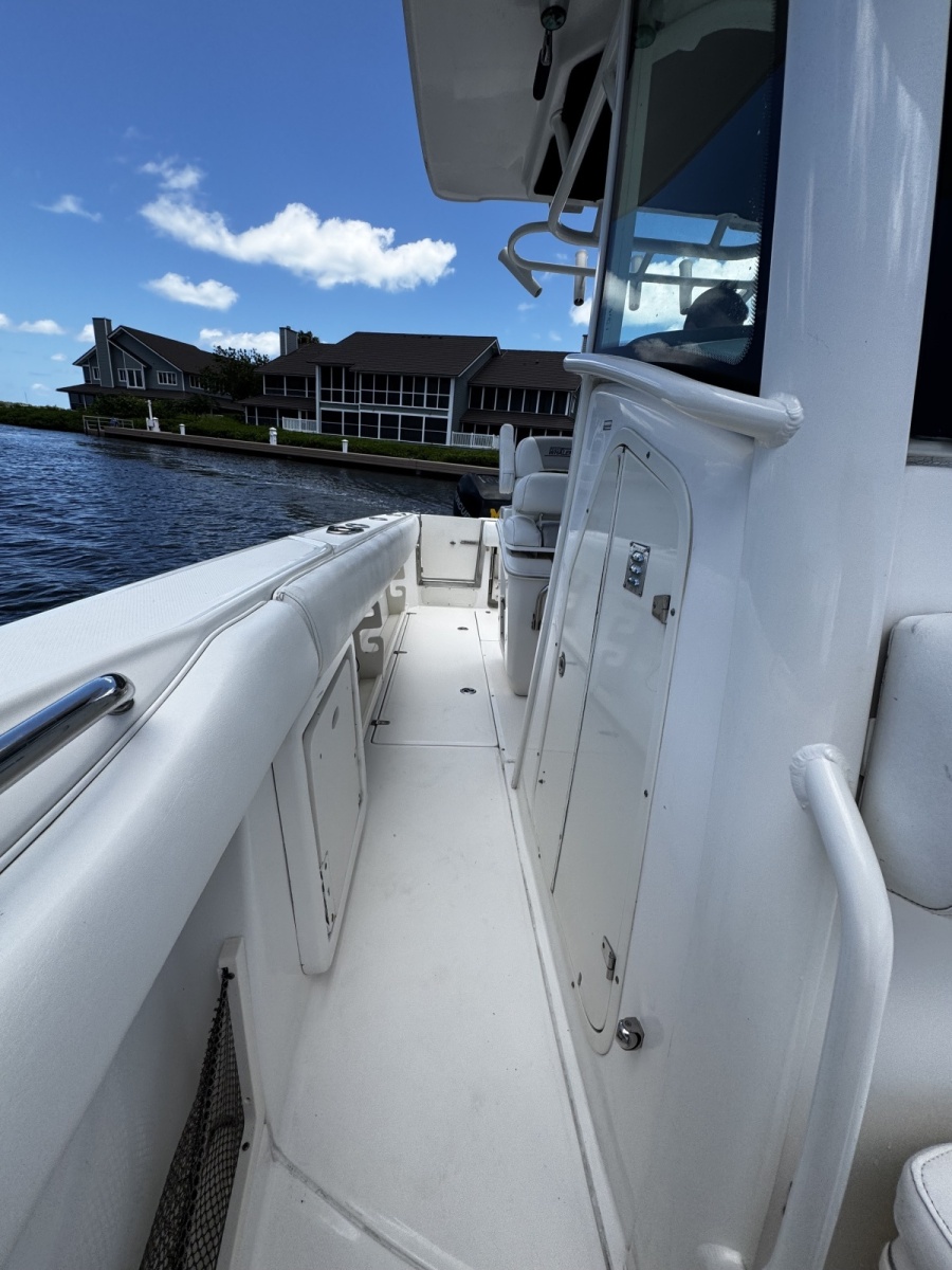 2011 Boston Whaler Outrage