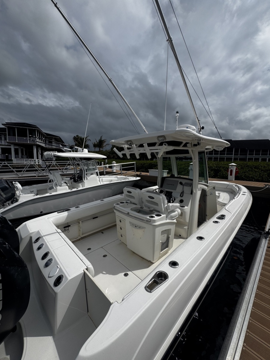 2011 Boston Whaler Outrage