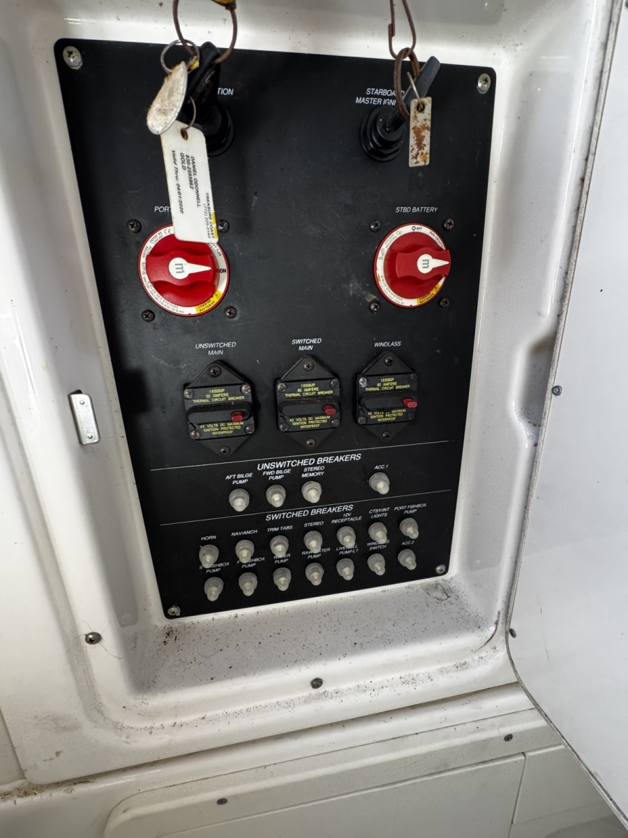 2011 Boston Whaler Outrage