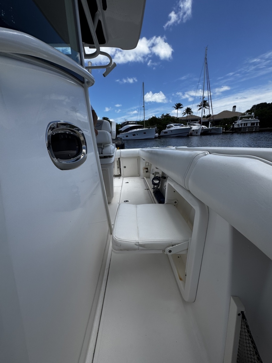 2011 Boston Whaler Outrage