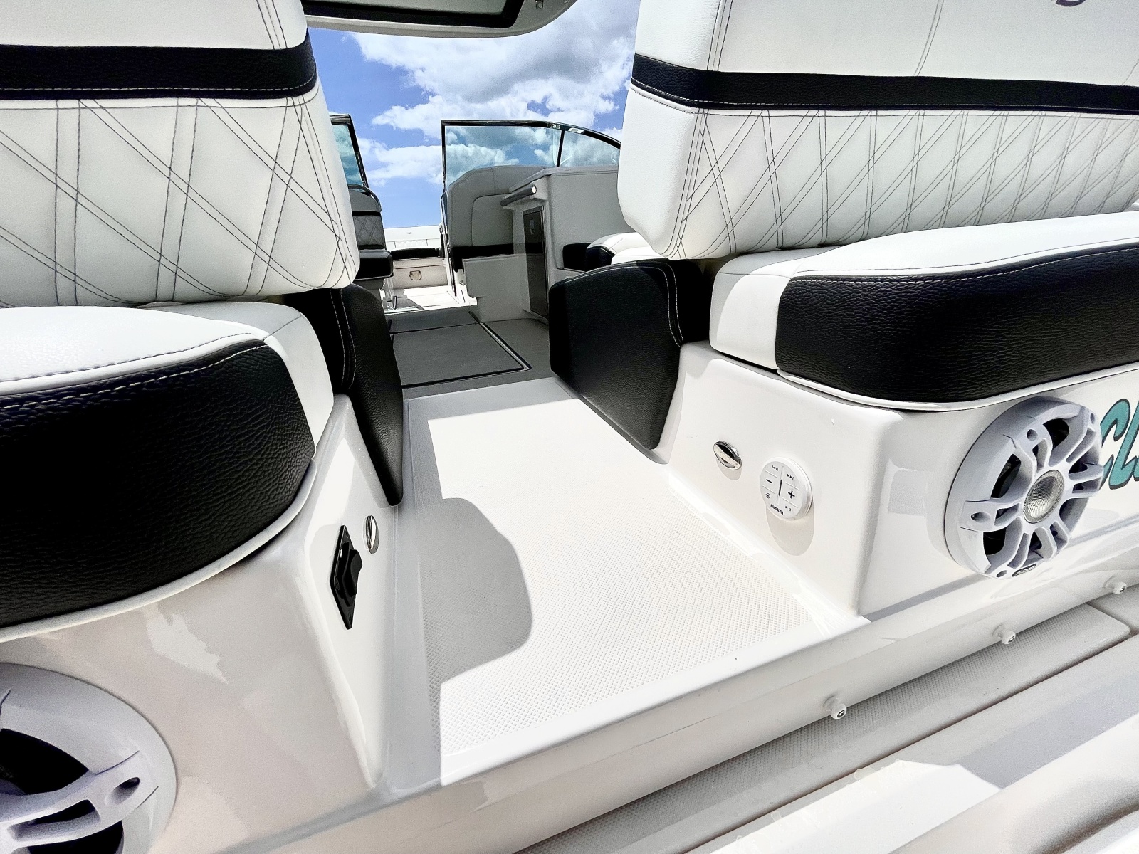 2023 Regal 29 OBX