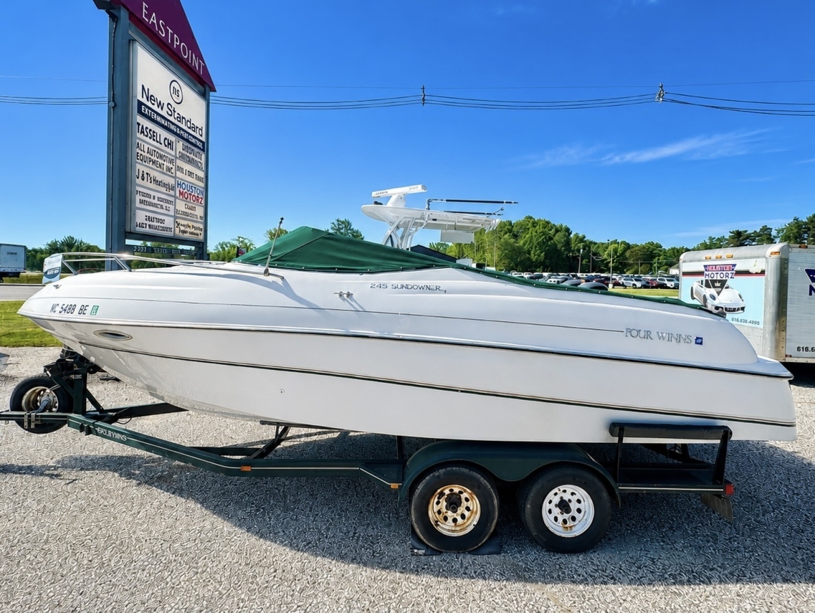1996 Four Winns 245 SunDowner