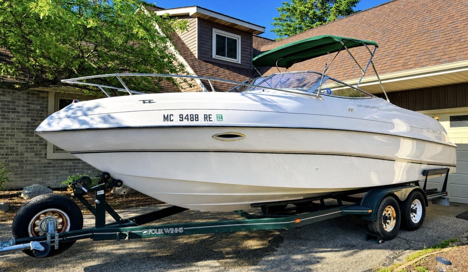 1996 Four Winns 245 SunDowner