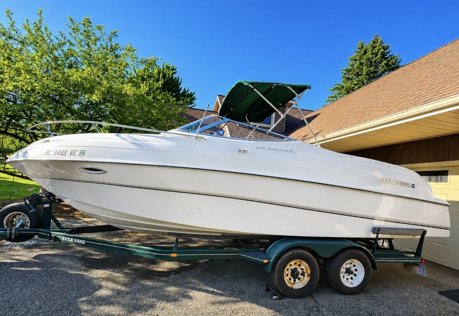 1996 Four Winns 245 SunDowner