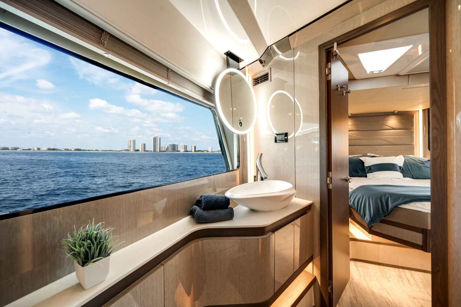 57ft Cruisers Yachts Yacht For Sale