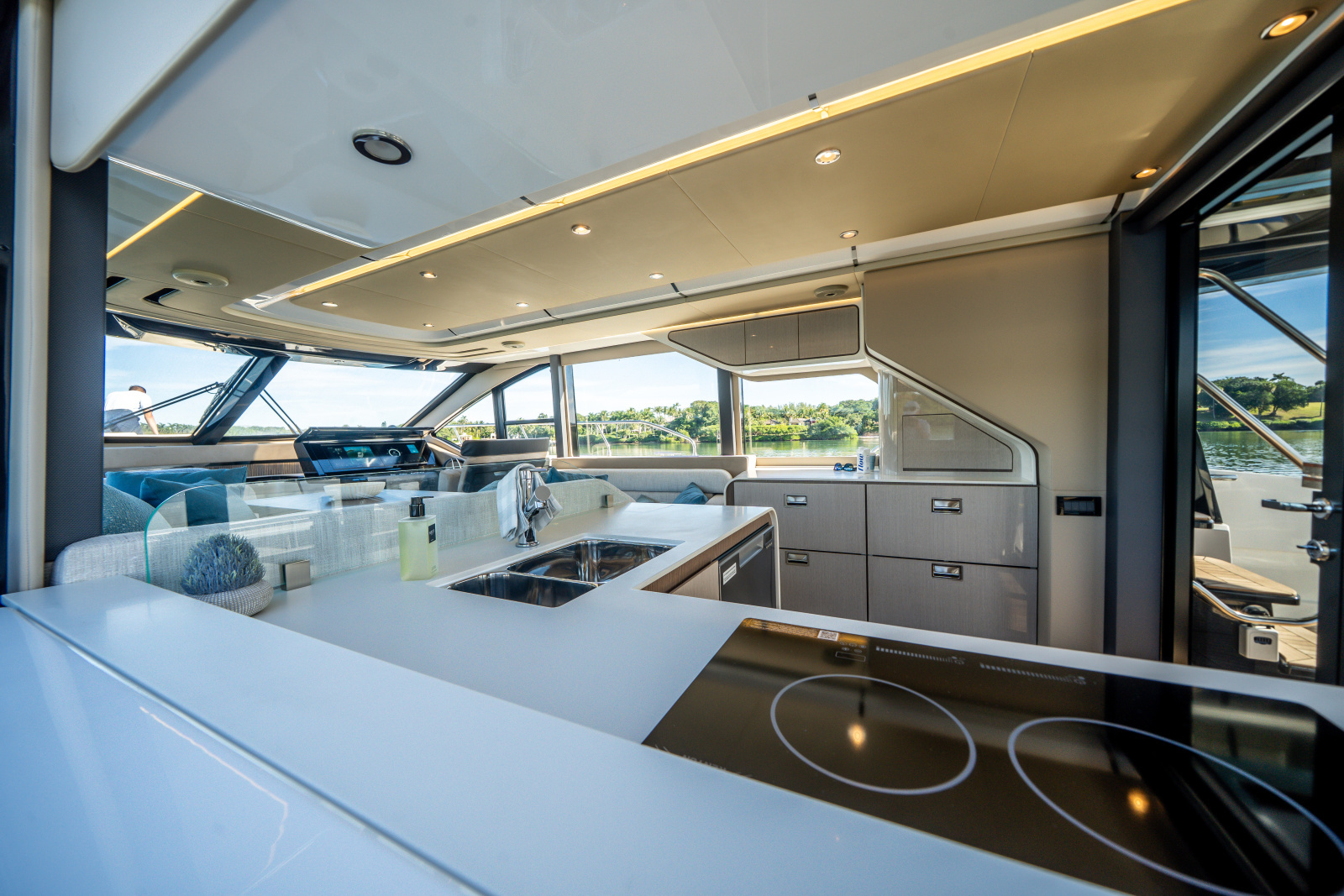 57ft Cruisers Yachts Yacht For Sale