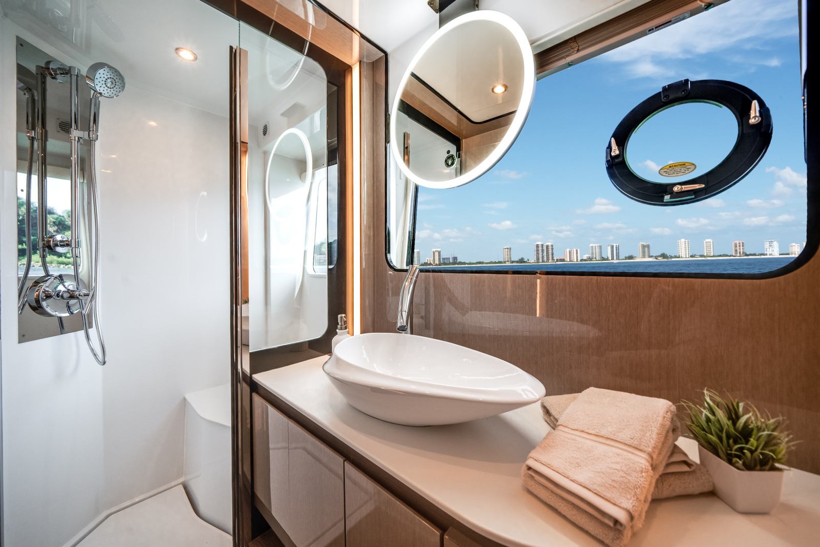 57ft Cruisers Yachts Yacht For Sale