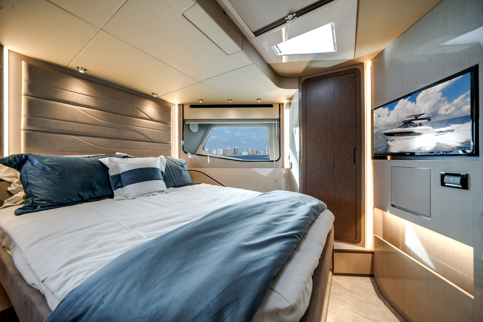 57ft Cruisers Yachts Yacht For Sale