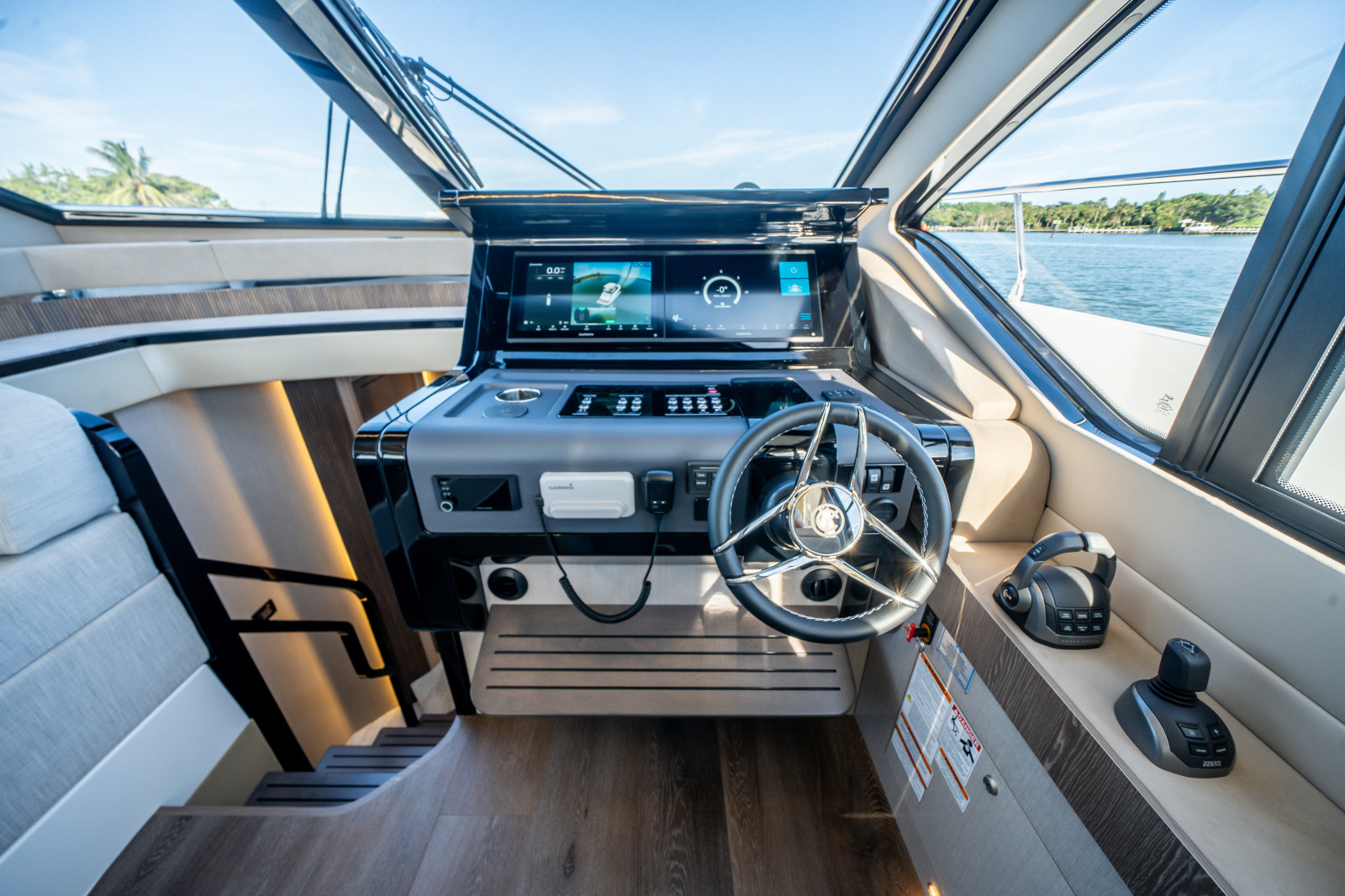 57ft Cruisers Yachts Yacht For Sale