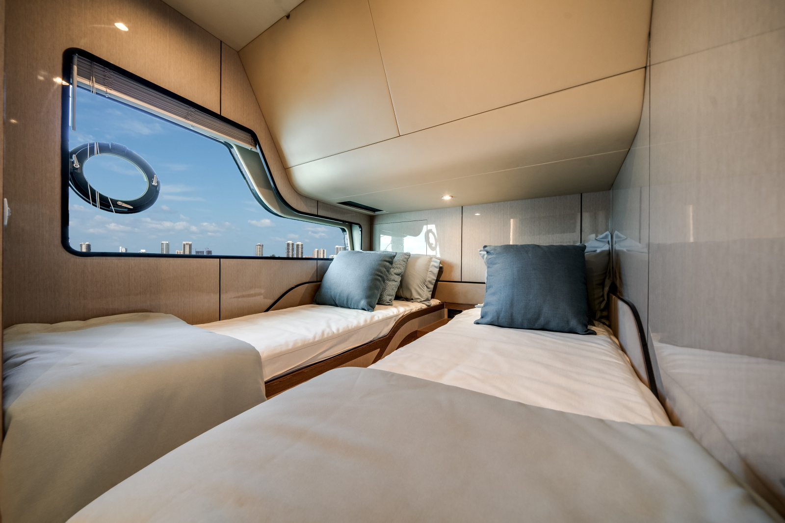 57ft Cruisers Yachts Yacht For Sale
