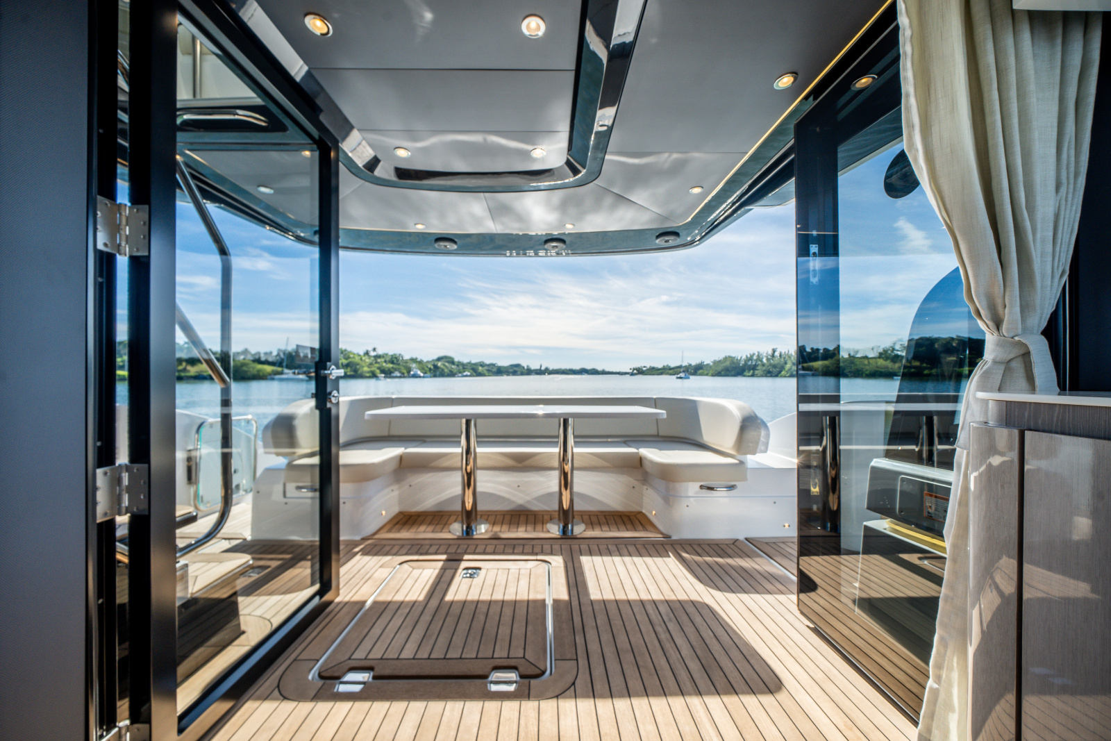 57ft Cruisers Yachts Yacht For Sale