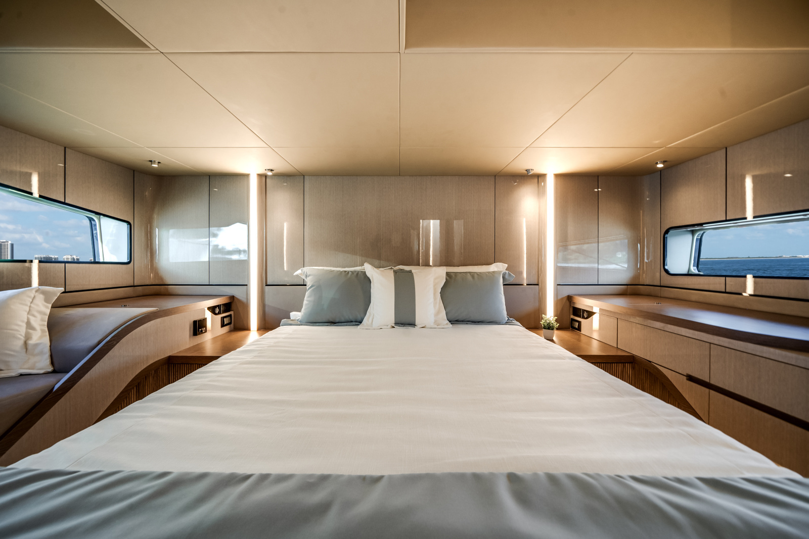 57ft Cruisers Yachts Yacht For Sale