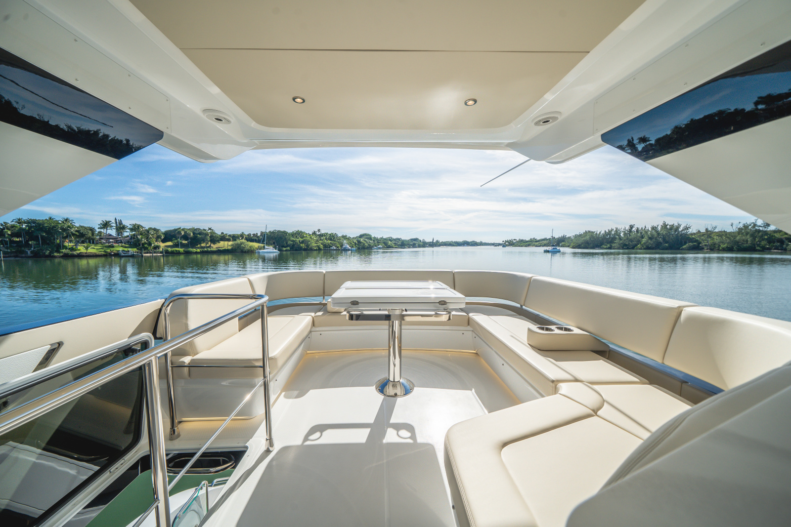 57ft Cruisers Yachts Yacht For Sale