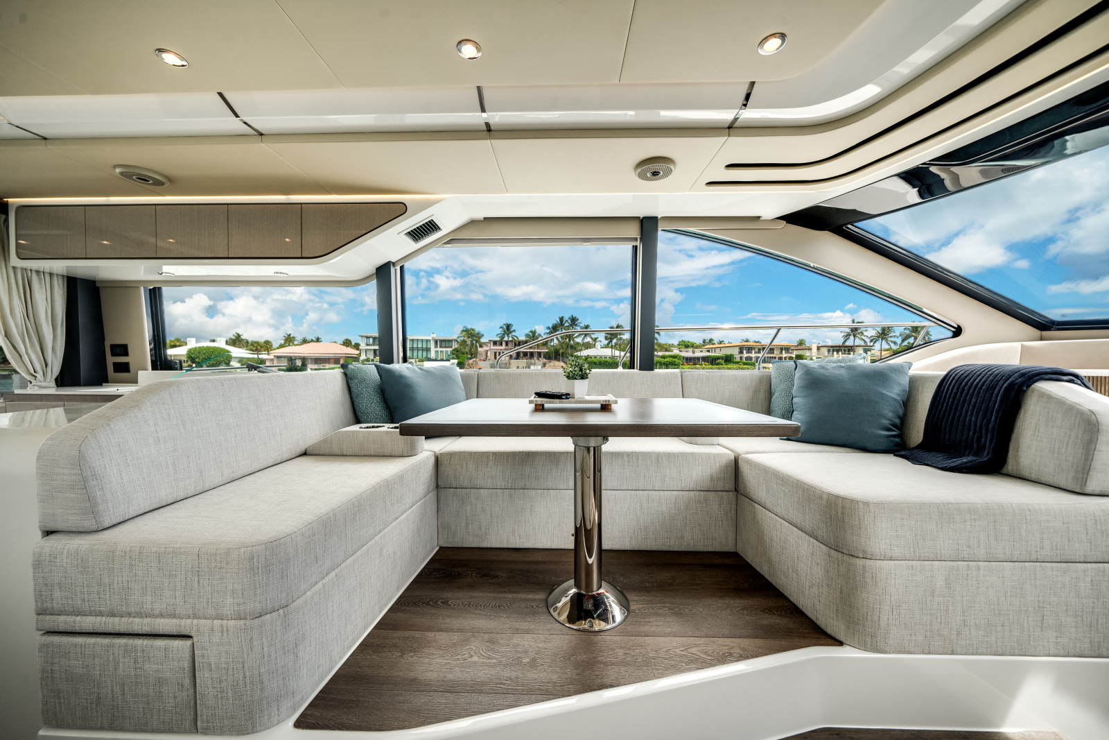 57ft Cruisers Yachts Yacht For Sale