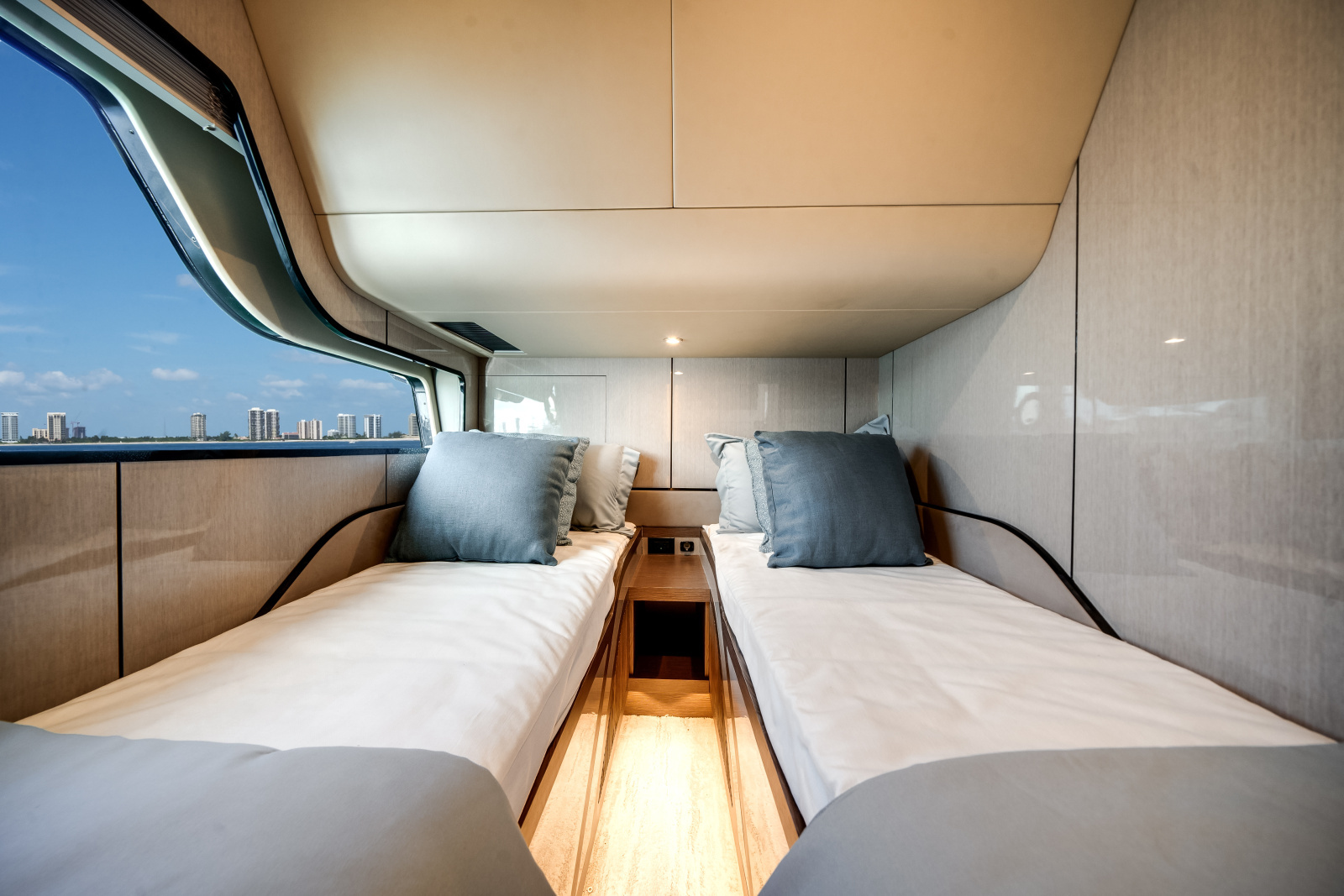 57ft Cruisers Yachts Yacht For Sale