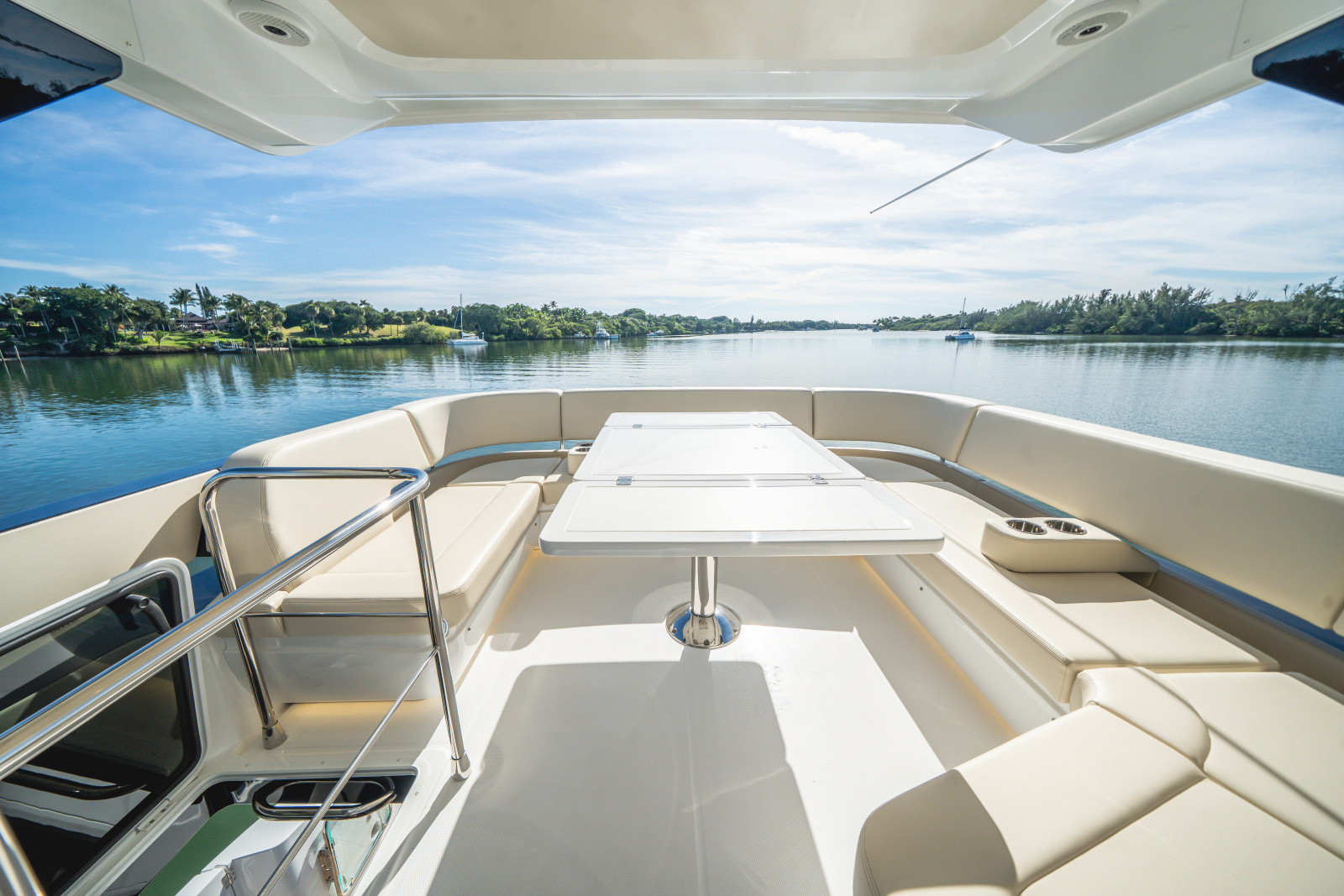 57ft Cruisers Yachts Yacht For Sale