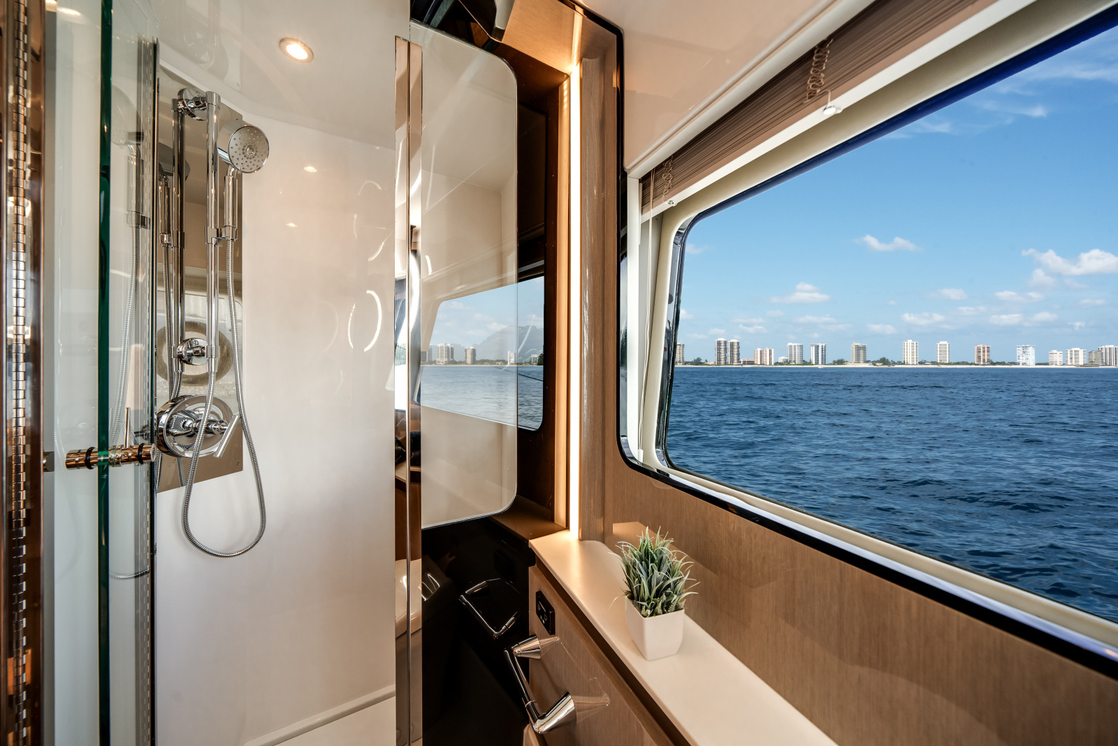 57ft Cruisers Yachts Yacht For Sale