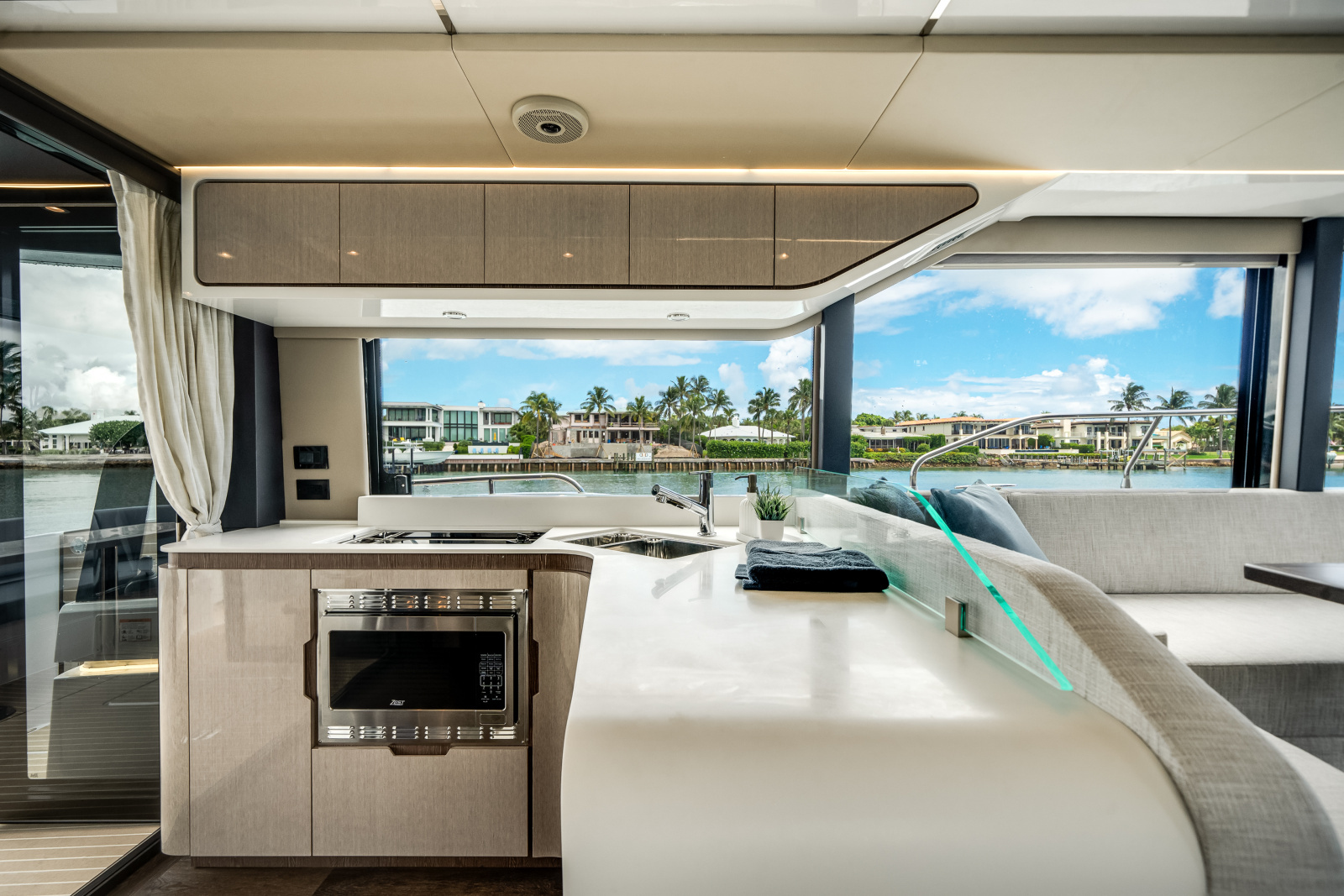 57ft Cruisers Yachts Yacht For Sale