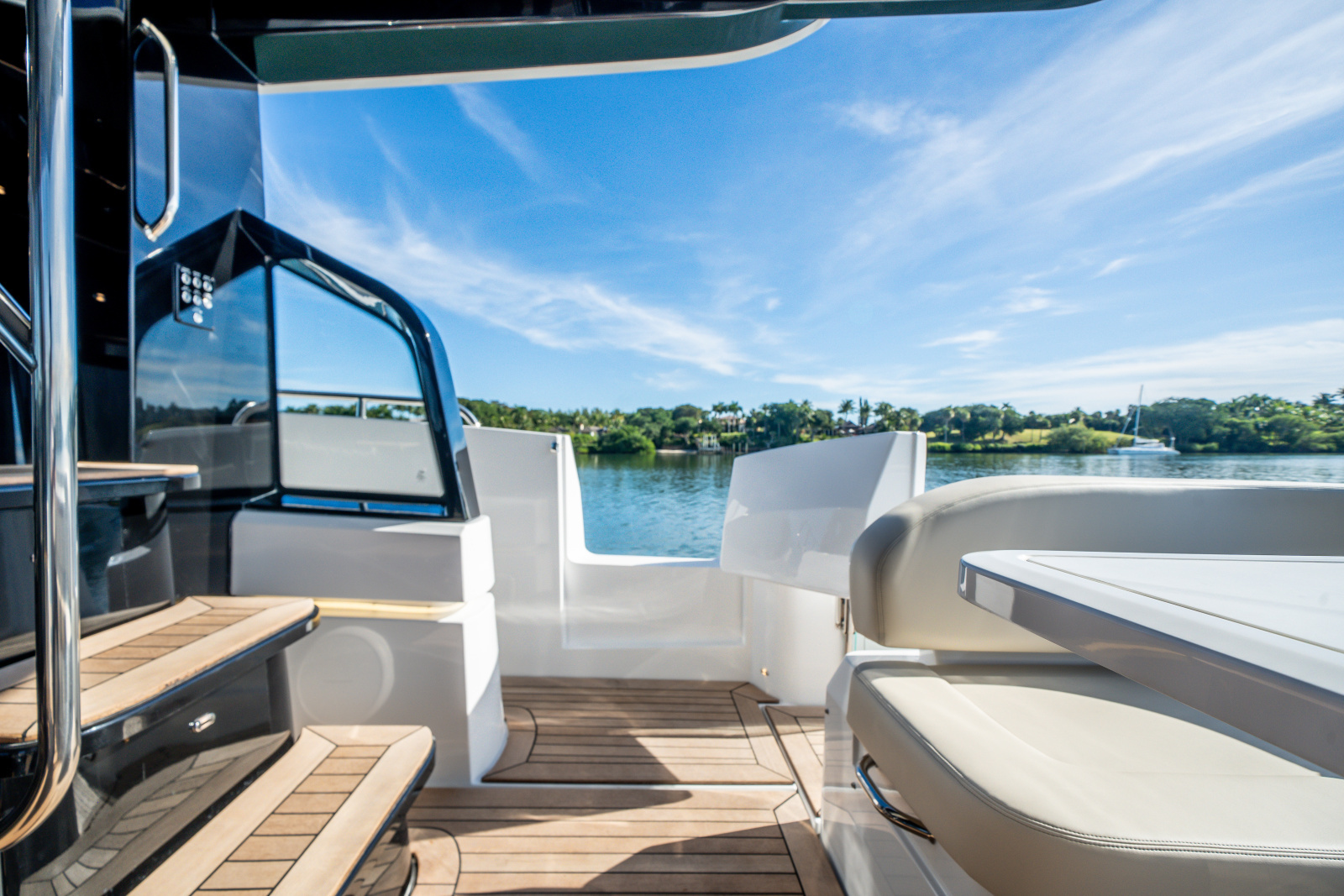 57ft Cruisers Yachts Yacht For Sale