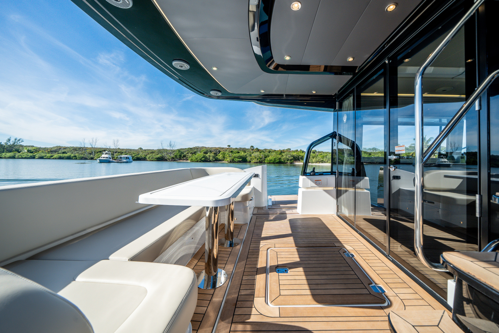 57ft Cruisers Yachts Yacht For Sale