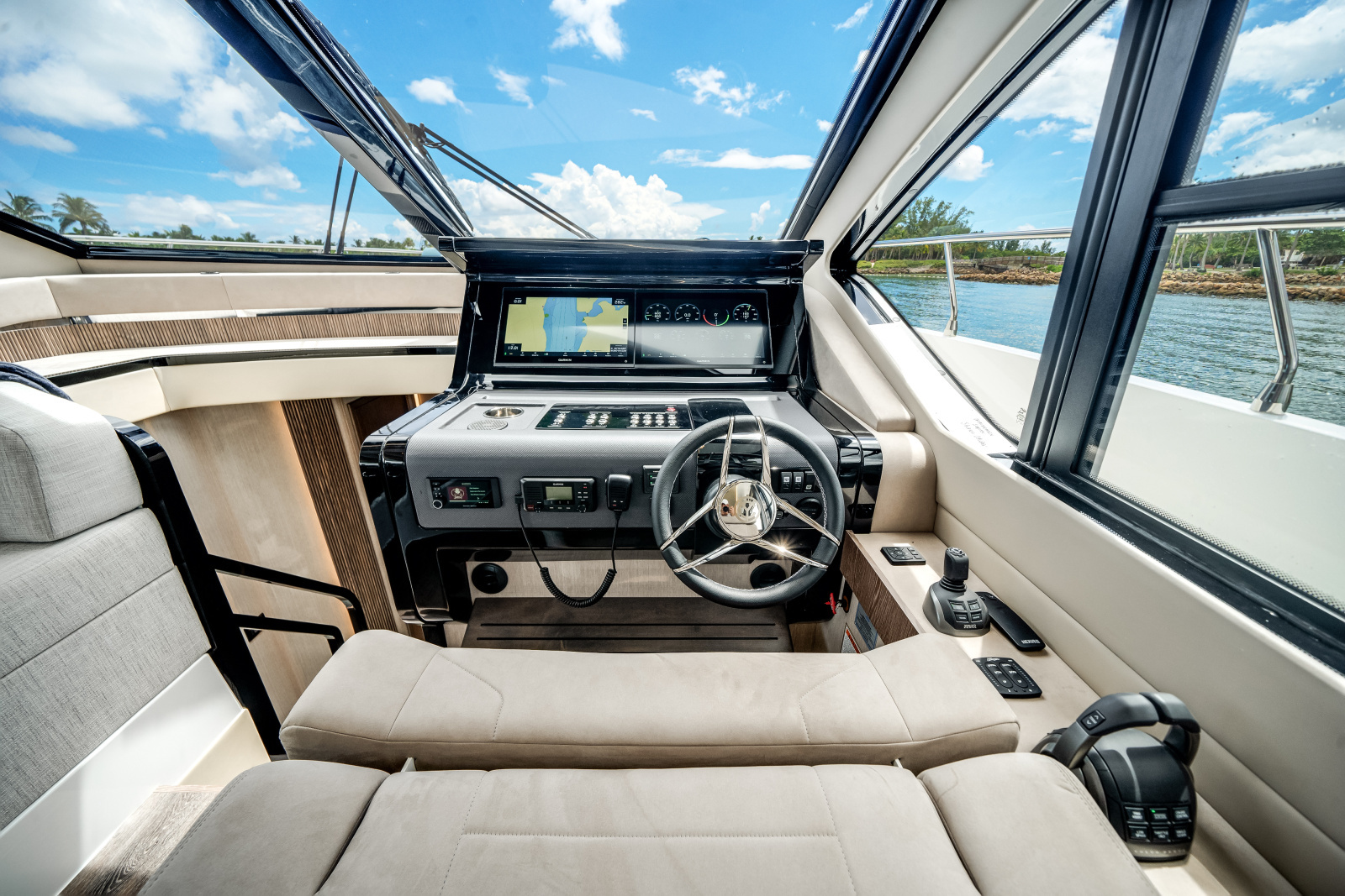 57ft Cruisers Yachts Yacht For Sale