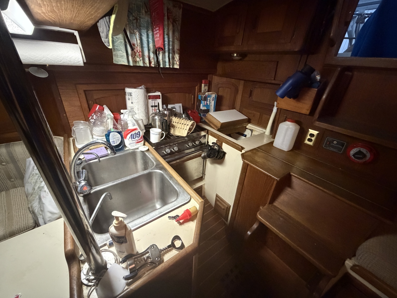 1988 Pacific Seacraft Crealock 37
